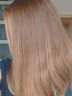 Blond zlatá henna – vlasy po hennovaní